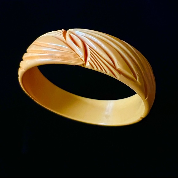 Carved Bakelite Yellow Bangle Bracelet Real Vintage Egg Yolk - Picture 4 of 9